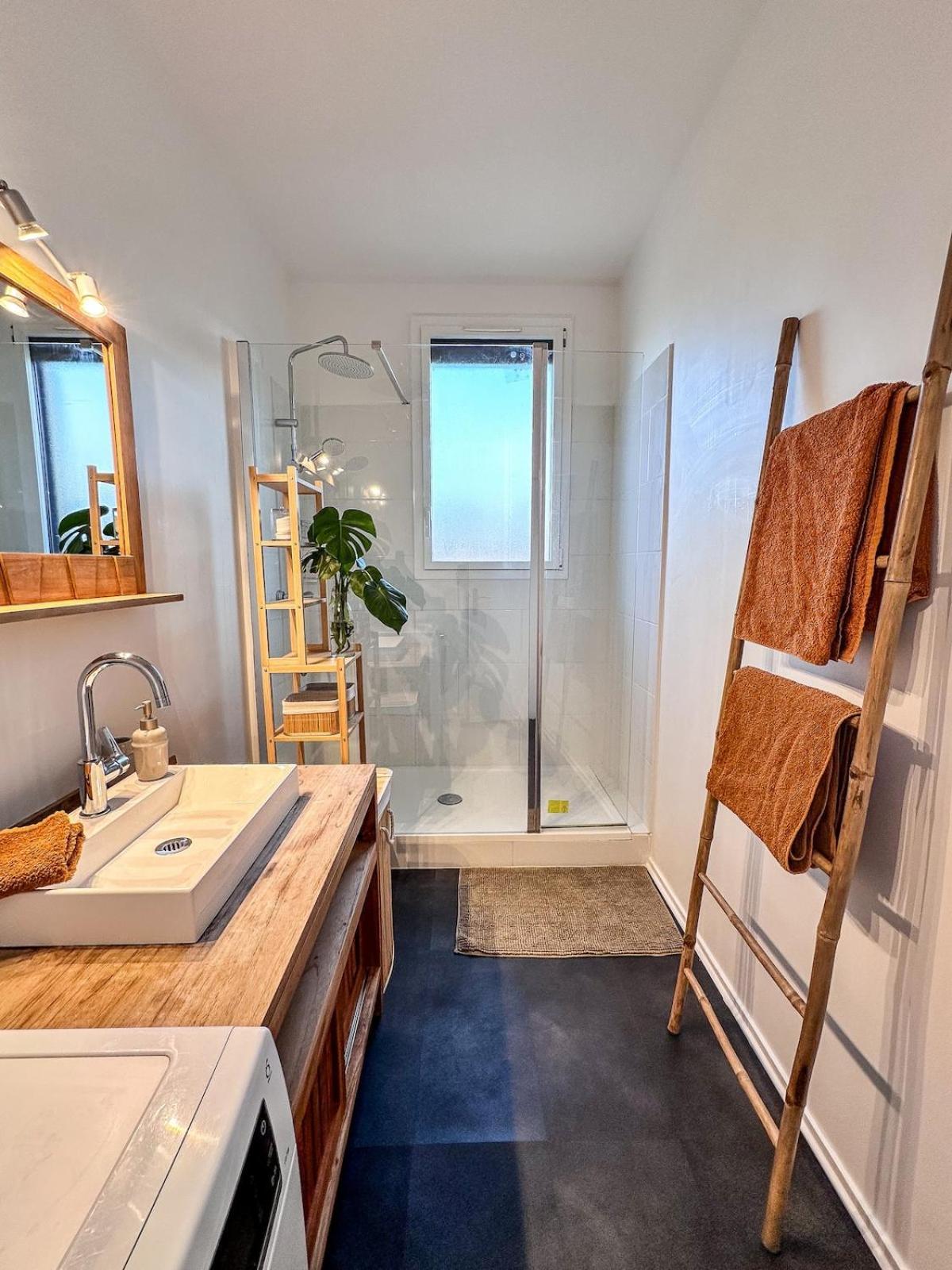 Apartment Parisian Nest - Panoramic Views - Free Parking Paris