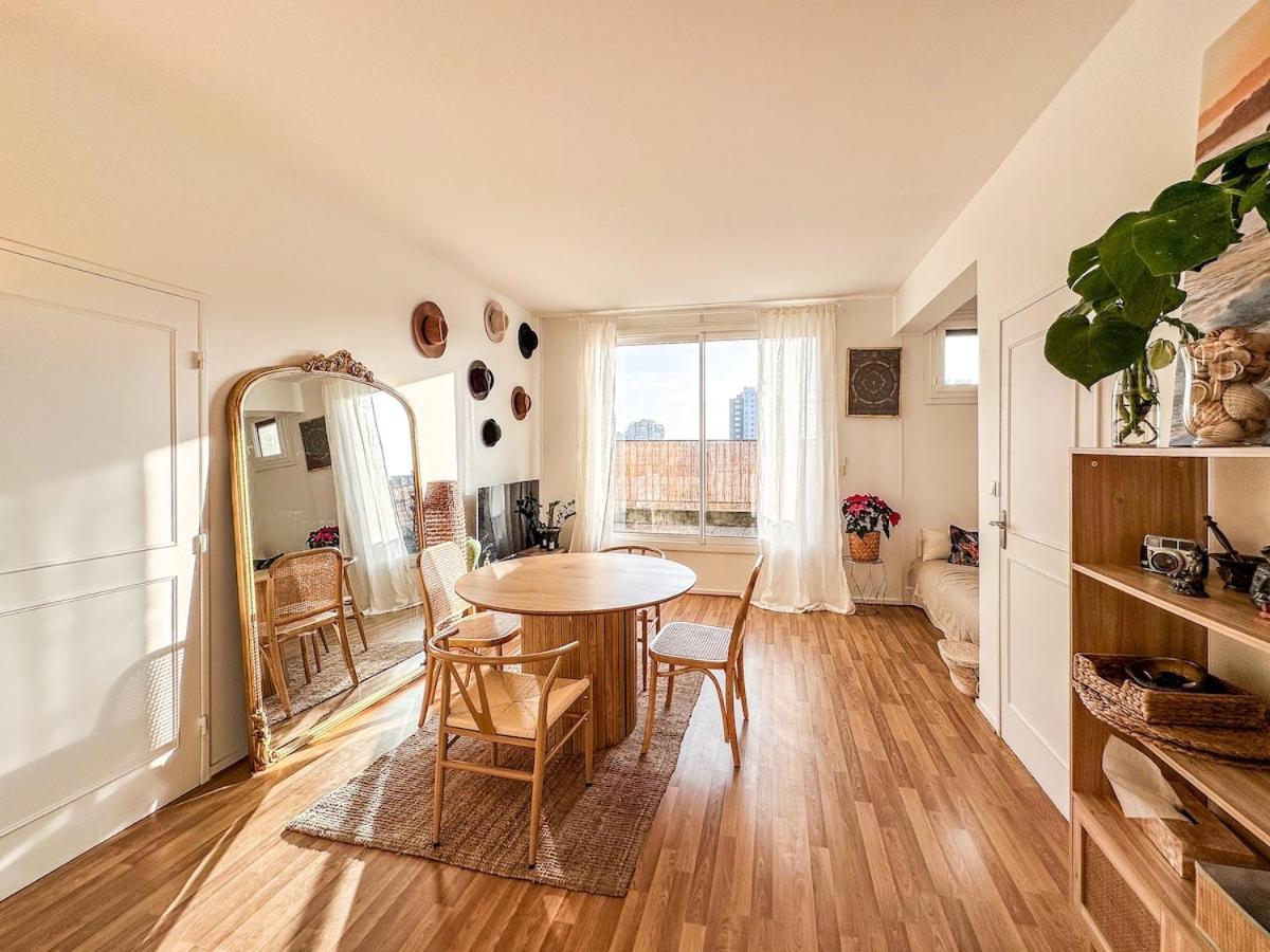 Parisian Nest - Panoramic Views - Free Parking Apartment Paris