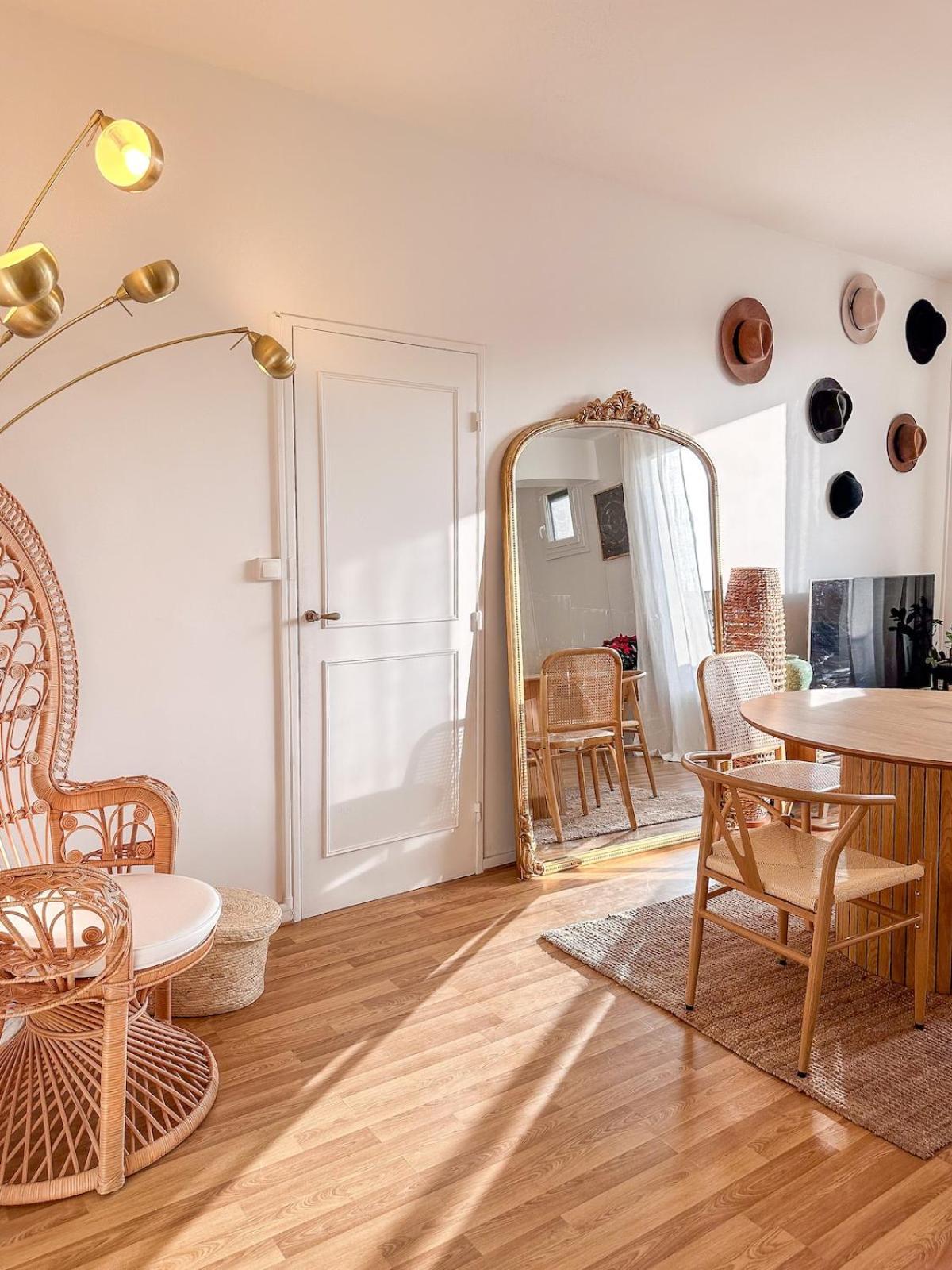 Parisian Nest - Panoramic Views - Free Parking Paris