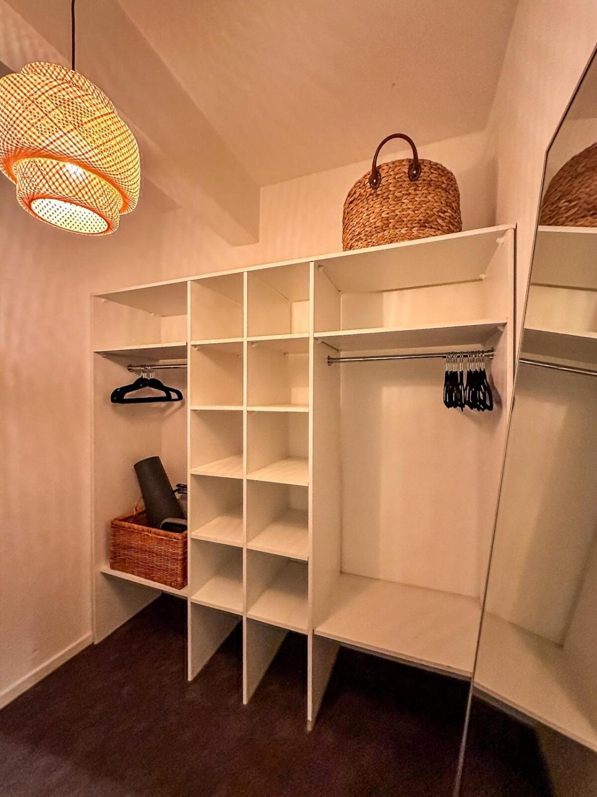 Parisian Nest - Panoramic Views - Free Parking Apartment *